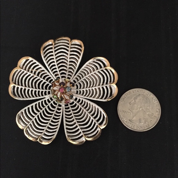 Vintage Flower Brooch - Picture 4 of 5